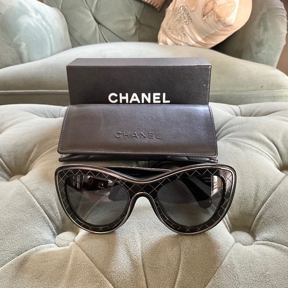 Chanel sunglasses - Picture 1 of 5